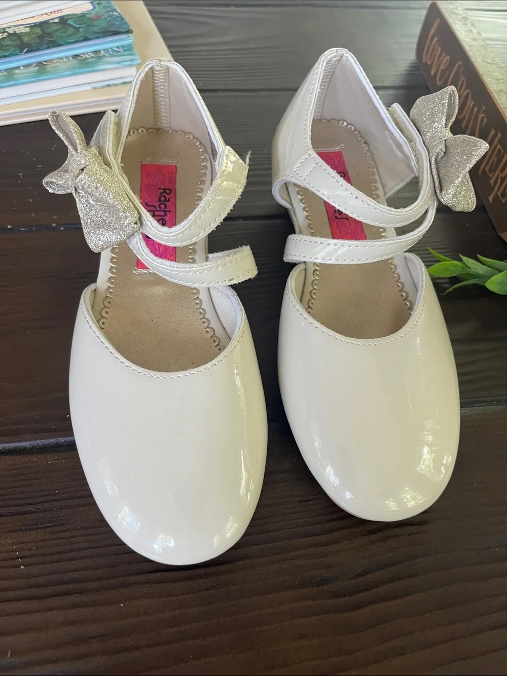 Rachel Shoes Cream Patent Mary Janes with Gold Glitter Bows NWOT